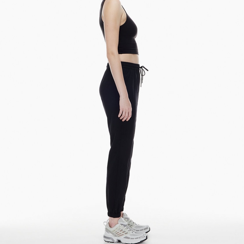 Aritzia TnAction
TnaMOVE™ Speed Jogger